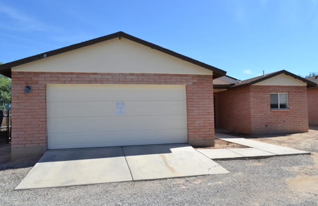 4344 N Iroquois Avenue - 4344 North Iroquois Avenue, Flowing Wells, AZ 85705