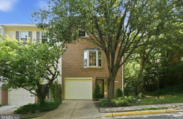 6012 CROWN ROYAL Circle