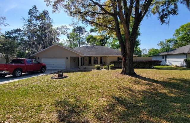 Rainbow Springs Country Estates 3/2/2 - 19806 Southwest 85th Loop, Marion County, FL 34432