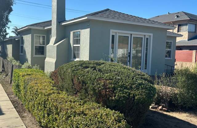 Cute NE 2 Bedroom, 1 Bath Home close to Hancock College