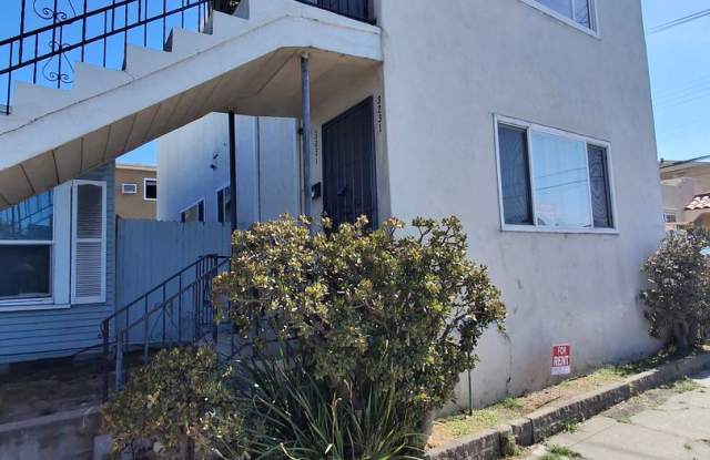Great 2-Bedroom. MUST SEE!!