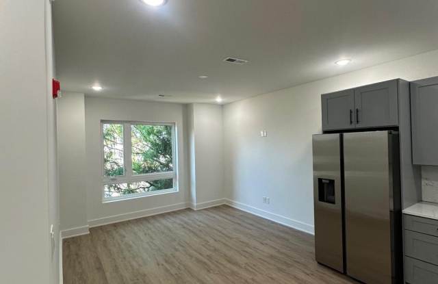 Photo of 2331-33 E YORK Street