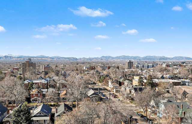 Stunning Mountain Views and an Unbeatable Location!