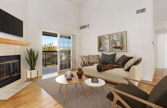Spacious Condo in Aurora