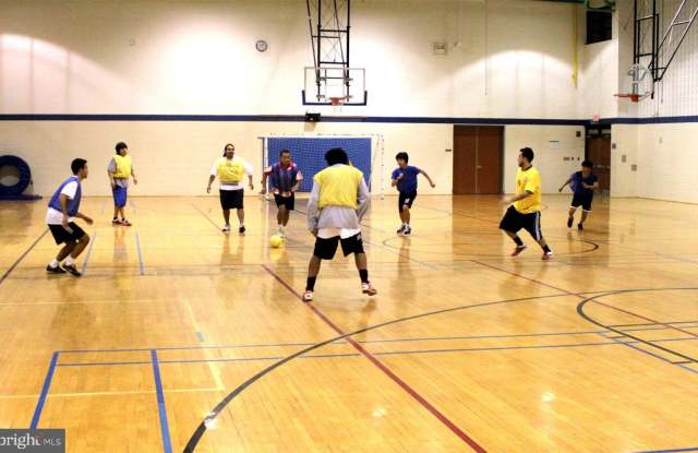 939 BARTON OAKS Place