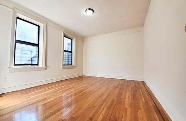 3451 Giles Place