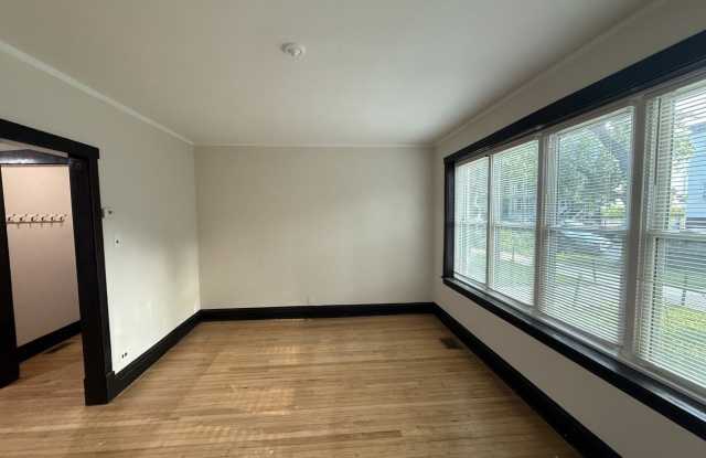 2653 N Marshfield Avenue