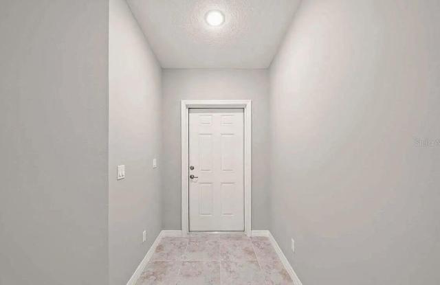 934 TACARO AVENUE SE