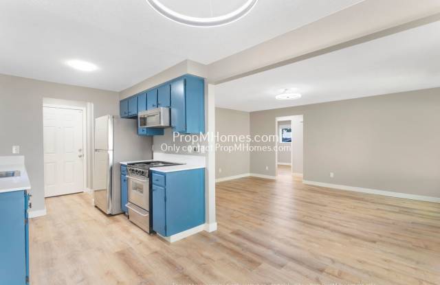 Thoughtfully Updated Two Bedroom Duplex in Oak Grove! DEPOSIT SPECIAL