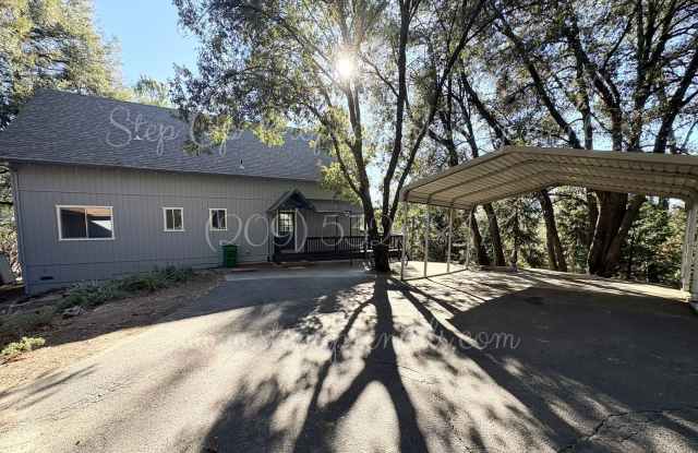 Photo of Spacious 3-Bedroom, 2-Bath Home with Garage and Private Deck in Sonora