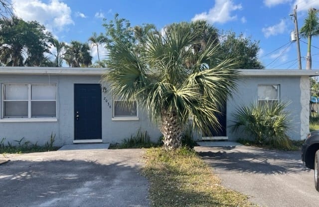 2040 Wright Street - 2040 Wright Street, Fort Myers, FL 33916