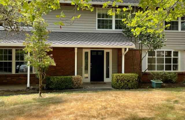 Large 4 Bedroom in Somerset Neighborhood