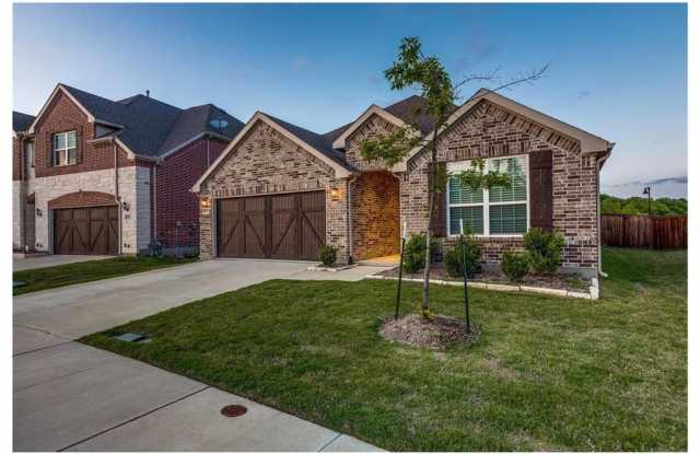 3804 Horseshoe Trail