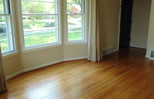 2455 Buckingham Avenue