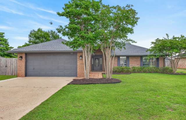 4/2 with screened patio coming soon in Ashford Park!