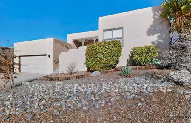 13413 Summit Hills Pl NE