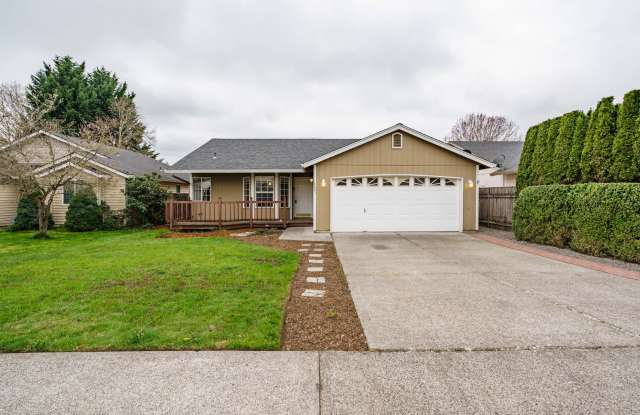 3 bedroom 2 bath single level home with large fenced back yard and 2 car garage - 16001 Northeast 77th Circle, Orchards, WA 98682