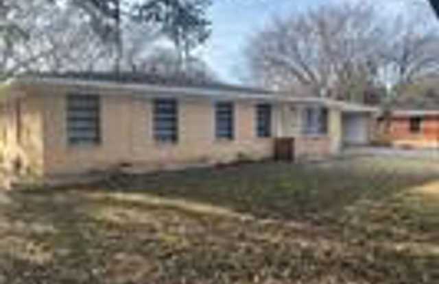 2408 Lake Air Dr