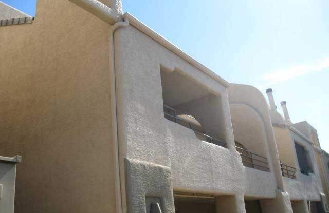 Great 2 bed/2 bath condo in beautiful North Phx gated community! photos photos