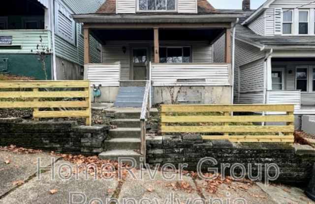 1806 Powers St