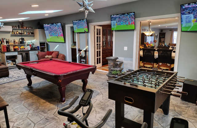 913 Pleasant Valley Road