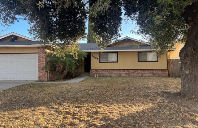 1607 W. Monte Vista - 1607 West Monte Vista Avenue, Visalia, CA 93277