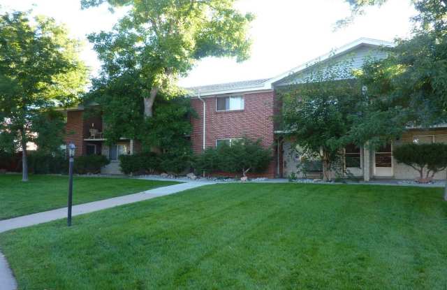 2 bed/1.5 bath town home with covered parking