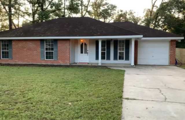 301 Cedarwood Street - 301 Cedarwood Street, St. Tammany County, LA 70448