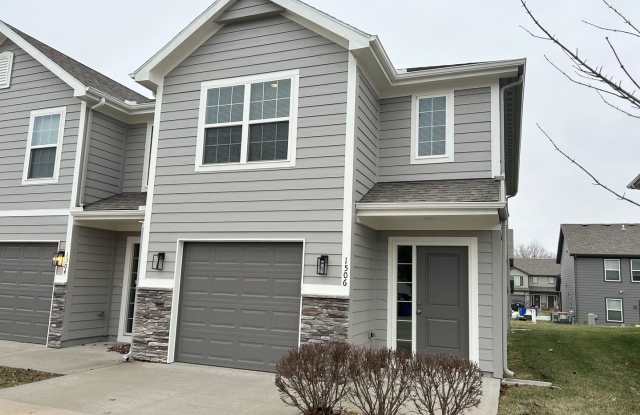 3 Bed Townhome in Grain Valley
