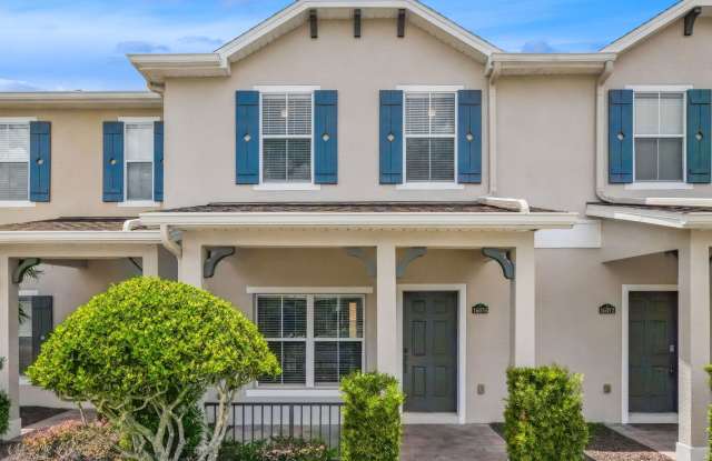 Charming Avalon Park 3/2.5 Townhome with 2-Car Garage!