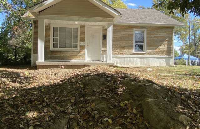 Photo of 2373 N Oxford Street