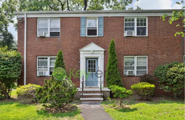 Quiet 2nd-Floor 1BR Condo – Updated Bath, Pet Friendly & Easy NYC Commute