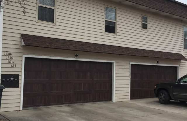 Updated 2 Bedroom Townhome for Rent in Loveland: Shared Garage, Patio, Washer/Dryer Hookups