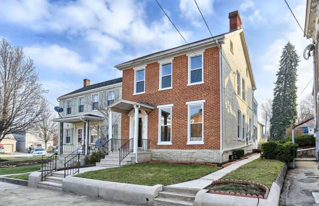 31 S Penn St - $1400/month incl. w/s/t min - Available June 15, 2024 - 31 South Penn Street, Shippensburg, PA 17257