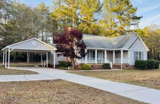 Adorable Three Bedroom Home in Lugoff SC