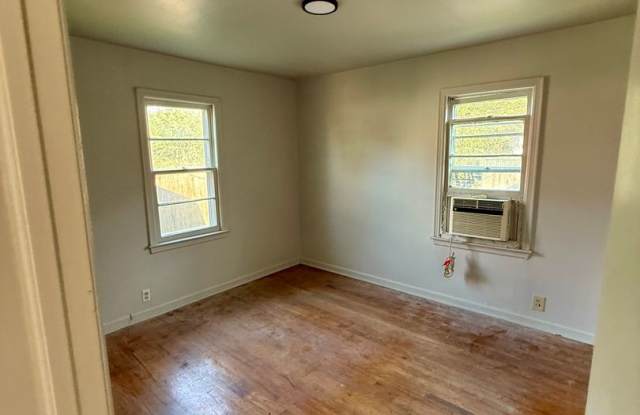 3bed 1 bath $1,000 a month