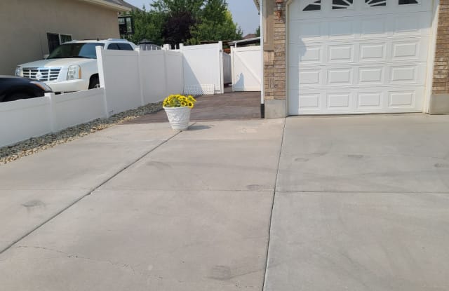 10236 Alder Grove Way - 10236 South Alder Grove Way, South Jordan, UT 84009