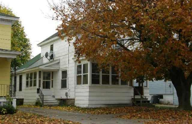 4 Bdrm Lovely Oswego Home!!