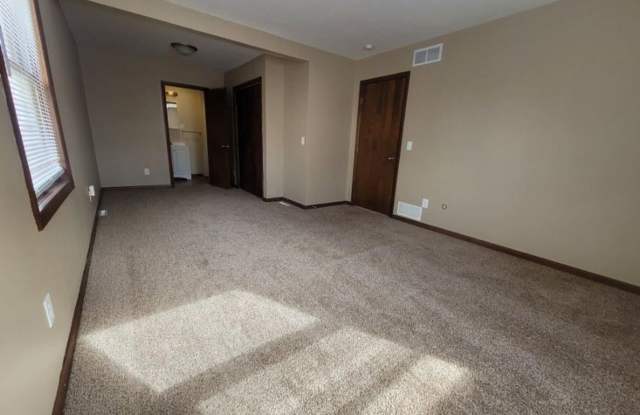 Now Renting 4 Bed 2.5 bath house in Bettendorf! photos photos