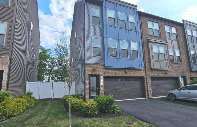 45387 DAVENO Square