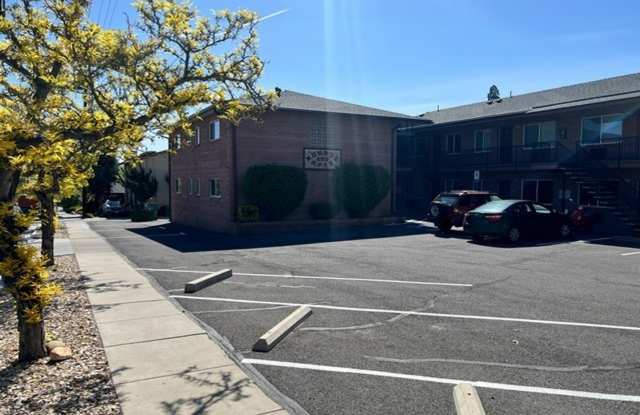 <b>**Move In Special**One Bedroom Downstairs Southwest Reno Apartment<br><br>