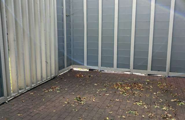 3500 Rolling Green Dr. Unit I35 - I35