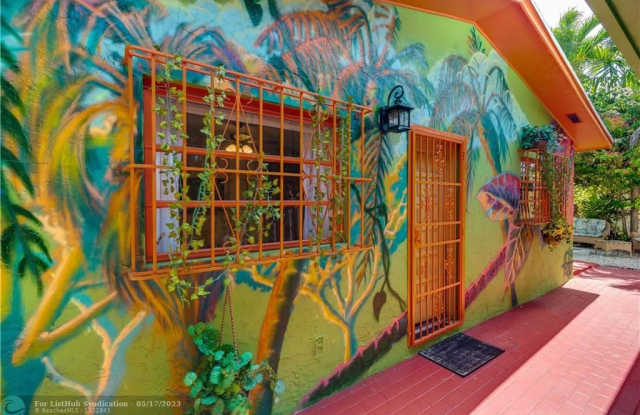 1870 NW 19th St