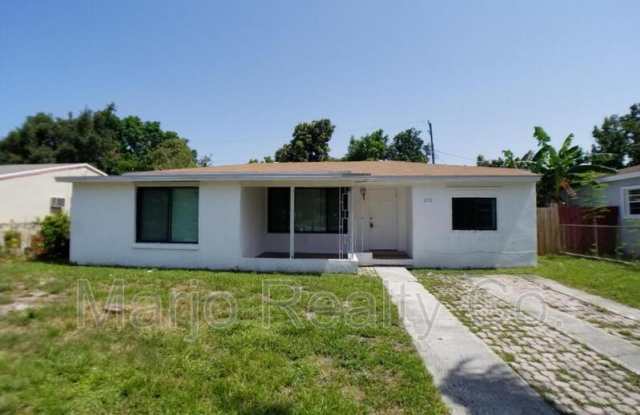 250 NE 171 St