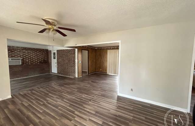 FALL MOVE-IN SPECIAL: 50% OFF 1st FULL MONTH'S RENT!**