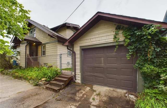 6 Bedroom House Available Near Concordia University!