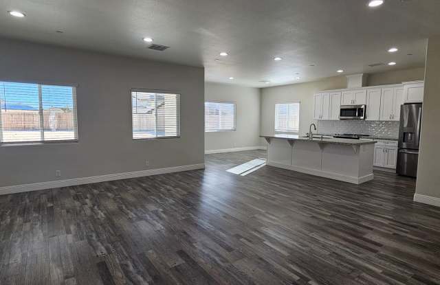 Beautiful Solar-Powered 4 Bedroom Home Built in 2021