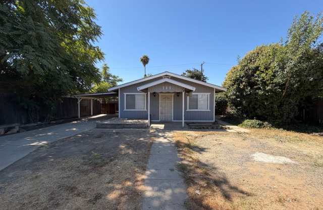 Charming home in 93308!