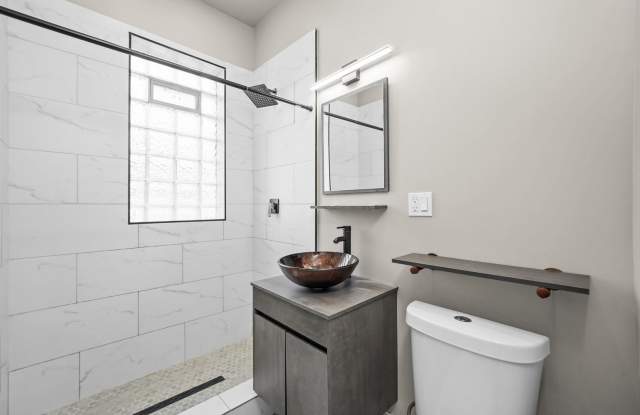 1652 S Ridgeway Avenue