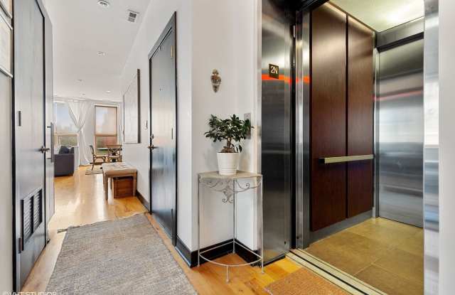 1842 N DAMEN Avenue unit: 2N
